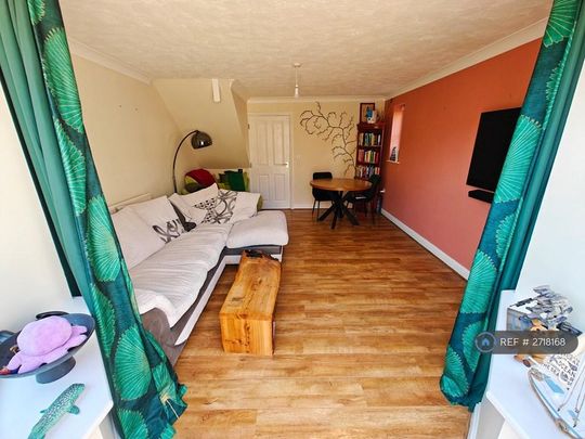 1 bedroom in a house share to rent - Photo 1