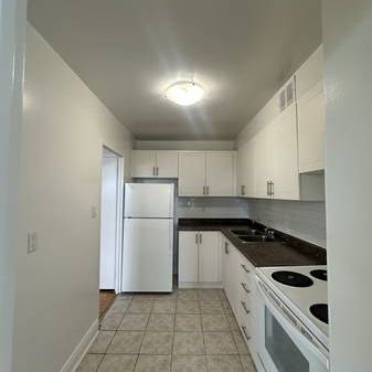 LARGE 1-Bedroom Apartment, Available NOW!!! - Photo 4