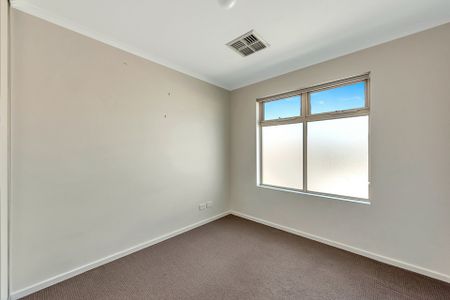 Modern Townhouse Living - Photo 3