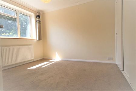 Fircroft Court, Woking, Surrey, GU22 7NA - Photo 4