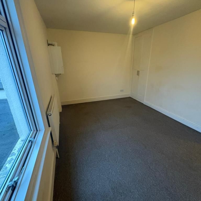 2 bedroom end of terrace house to rent - Photo 1