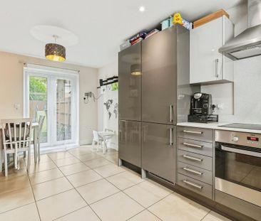 3 bedroom semi-detached house to rent - Photo 6