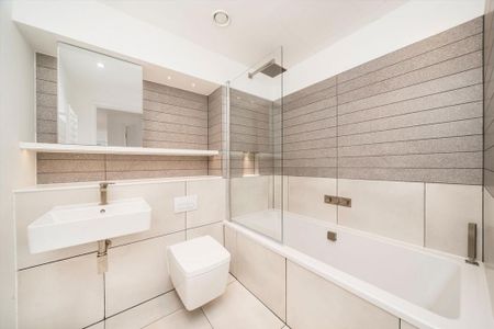 3 bedroom flat to rent - Photo 5