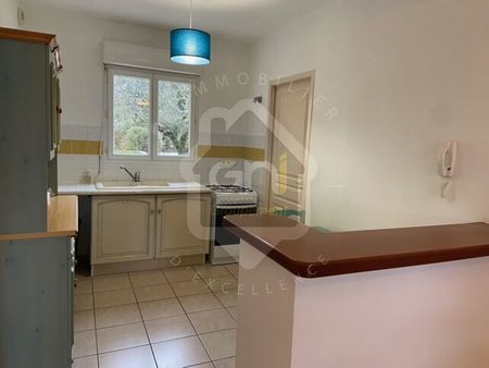 A LOUER - AUBIGNAN - APPARTEMENT TYPE 3 MEUBLE, - Photo 2