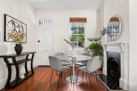 Parkside Living Meets Village Convenience - Photo 4