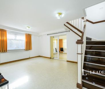 5 bedroom bungalow to rent - Photo 2