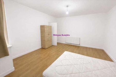 South Park Drive, Ilford, IG3 - Photo 4