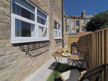 2 bedroom ground flat to rent - Photo 5