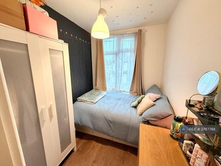 4 bedroom terraced house to rent - Photo 4