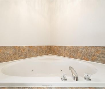 For Lease - 12 Shadetree Crescent Unit# 1, Hamilton, Ontario - Photo 1