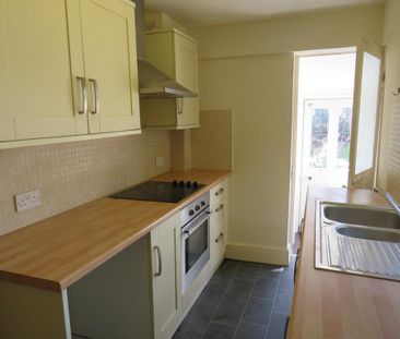 3 bedroom terraced house to rent - Photo 3