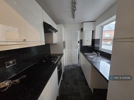 3 bedroom terraced house to rent - Photo 3