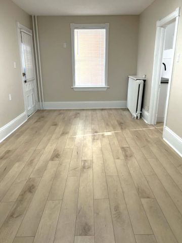 For Lease - 158 St Andrew Street Unit# 1, Lower Town - Sandy Hill, Ontario - Photo 2