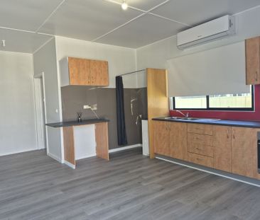 Fully Renovated 1-Bedroom Flat – Just 200m from the Beach! - Photo 6