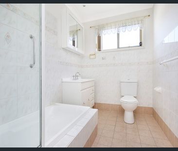 “Fabulous four bedroom townhouse” - Photo 3