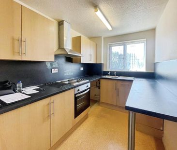 Curzon Drive, Grays, RM17 - Photo 5