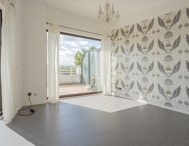 Randgebiet Düsseldorf: Wunderschöne 2,5 Zimmer-Penthousewohnung mit umlaufender Dachterrasse! - Foto 1