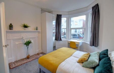 5 Bed Semi-Detached House, Coventry Road, SO15 - Photo 4