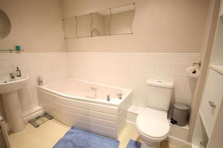 Fearnley Croft, Gomersal, Cleckheaton, BD19 - Photo 4