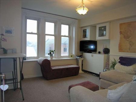 Bedroom Second Floor Flat In Bournemouth, BH1 - Photo 2