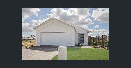 Peaceful Family Home - Photo 4