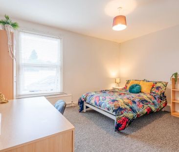 4 bedroom terraced house to rent - Photo 3