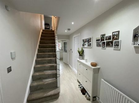 Deepdale Avenue - Photo 2