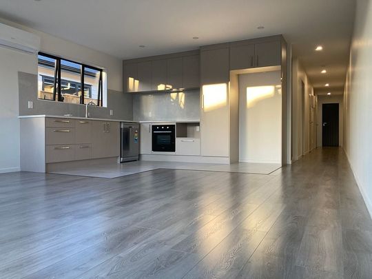 North-Facing Near New Three Bedroom Duplex House - Photo 1