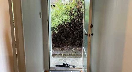 Tidy 2 Bedroom with large backyard - Photo 2