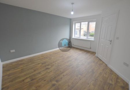 4 bedroom semi-detached house to rent - Photo 2