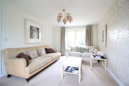 4 bedroom detached house to rent - Photo 2