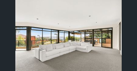 FAMILY HOME WITH HARBOUR VIEWS - Photo 3