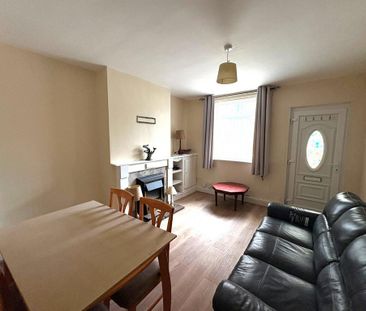 2 bedroom terraced house to rent - Photo 4