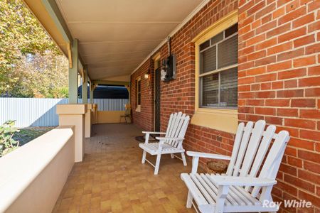 Fully Furnished Living in the Heart of Wagga Wagga - Photo 5