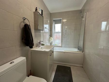 1 bedroom in a house share to rent - Photo 5