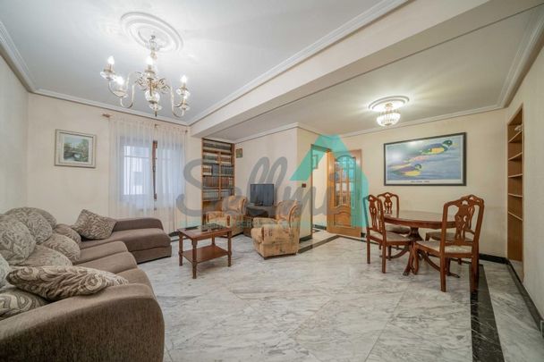 Alquiler de piso en Avenida de Colón - Photo 1