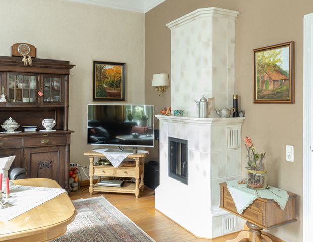 Saniertes, denkmalgeschütztes Wohnhaus mit Garten, Nebengebäuden u. Garage im Herzen von Wiefelstede - Foto 1