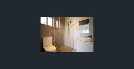 Generous Modern Updated 4 Bedroom Duplex 3 Minutes to Station - Photo 2