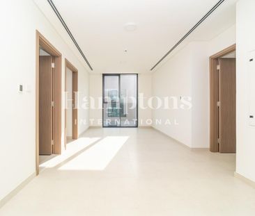 Brand New | Modern Layout | Single Row - Photo 2