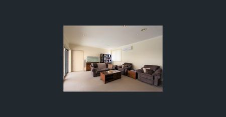 Spacious Family Home - Photo 2