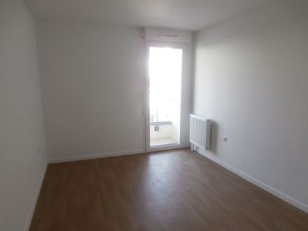 Location appartement T4 93.90m² à Reims (51100) Loyer CC * : 971.06 € Réf : ER.28877 - Photo 5