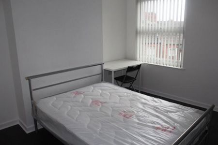 4 bedroom flat to rent - Photo 5