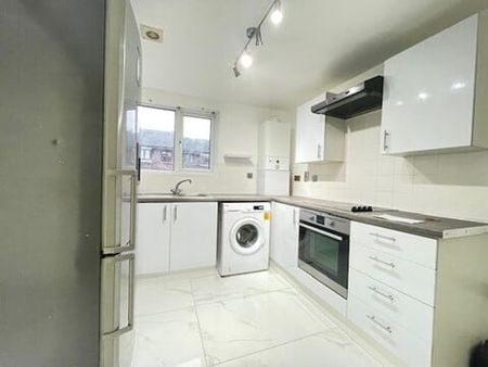 Avon Square - Photo 2