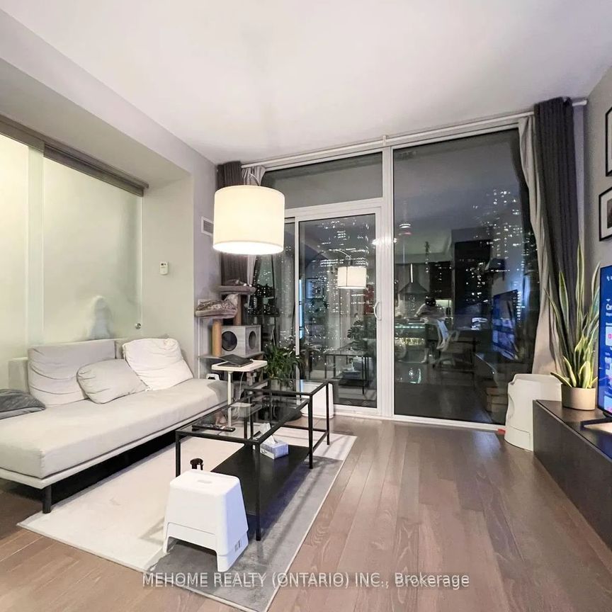Market Wharf Lofts , #1613 - Photo 1