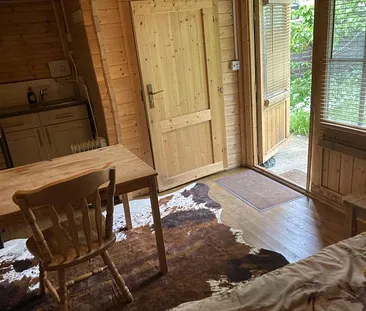 Room to let in Cosy self contained log cabin in urban Falconwood - Photo 3