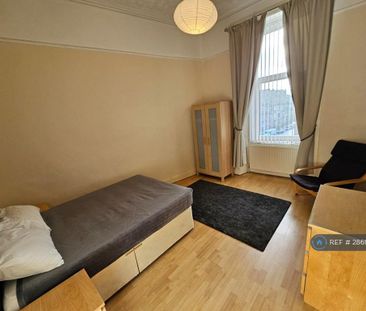 1 bedroom in a flat share to rent - Photo 2