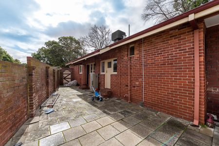 38 Henley Road, Ardross - Photo 3