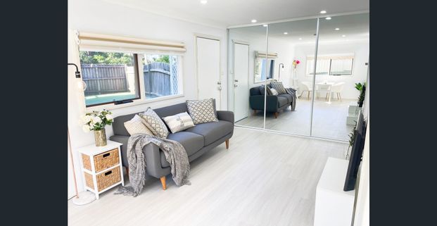 Furnished Comfy Morden 1Bedroom Granny Flat For Rent - Photo 1