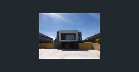 Studio Apartment ELECTRICITY & WATER INCLUDED! - Photo 3