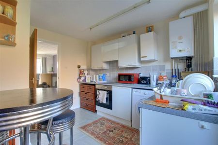 2 bedroom terraced house to rent - Photo 4